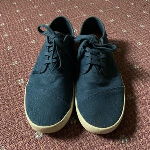 Size 11 Toms sneakers